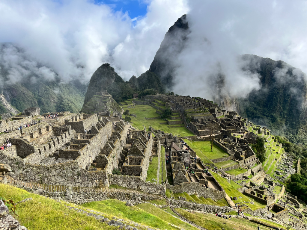 馬丘比丘 Machu Picchu in Andes全景與安第斯山脈