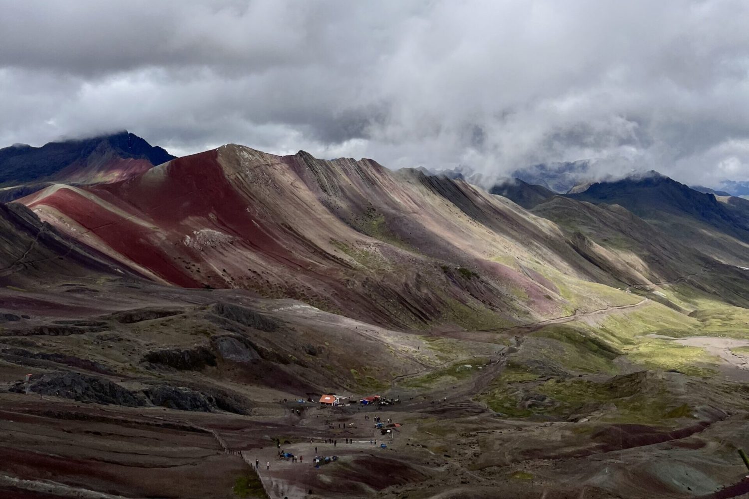 彩虹山附近的紅谷，安第斯高原獨特紅色景觀 | Red Valley near Vinicunca in the Peruvian Andes